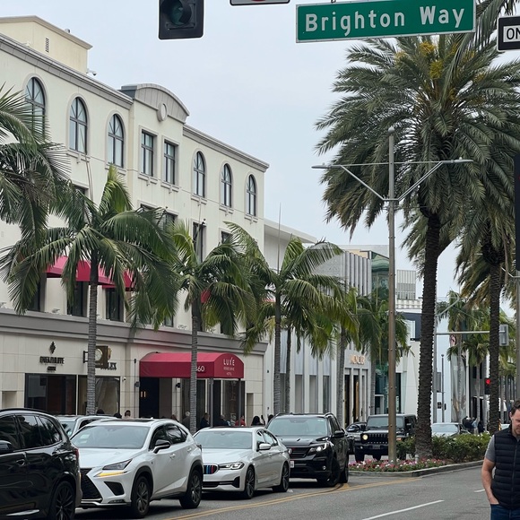 Meet your Posher, House of Valjean - Picture 3 of 8